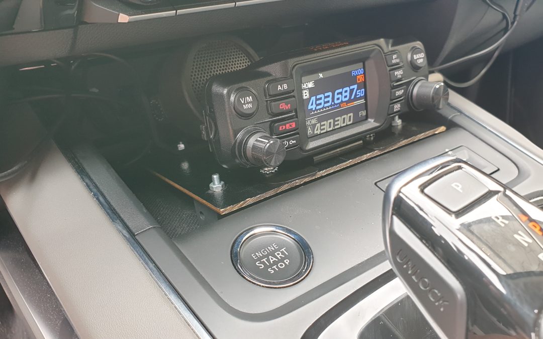 Einbau eines Yaesu FTM-200D Transceiver im Auto, ein Erfahrungsbericht